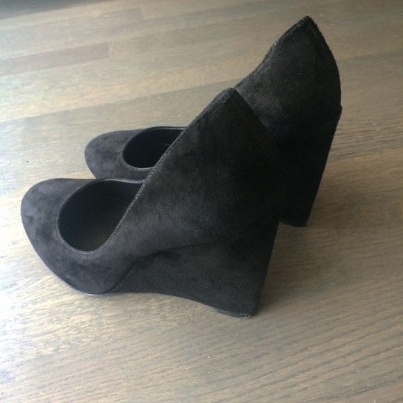 Elie Tahari | Black suede wedge heels - Picture 4 of 7